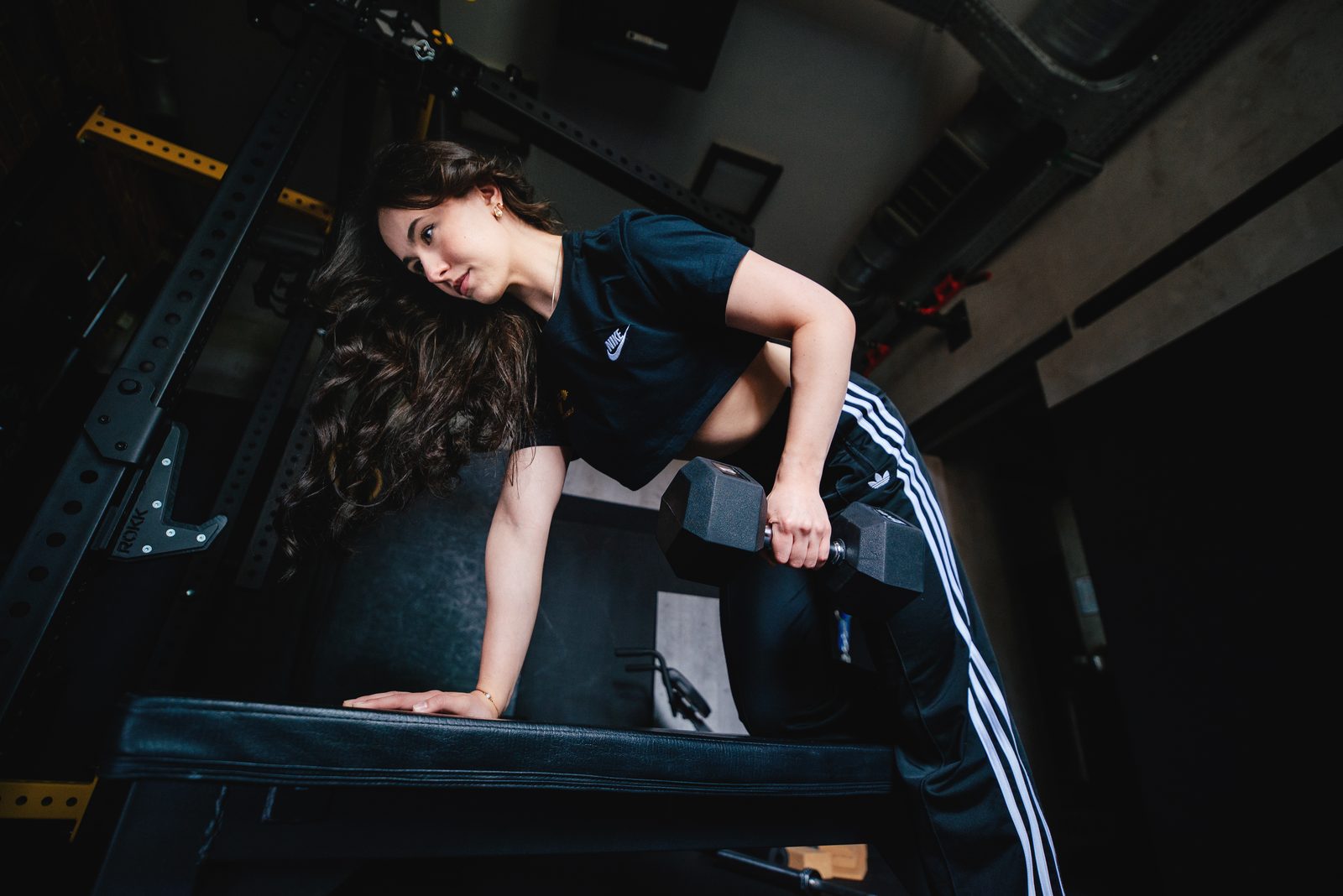 Trening na ergometrze wioślarskim w studio Move Yourself